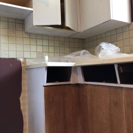 Glossy Retro Kitchen Cabinets With Primer